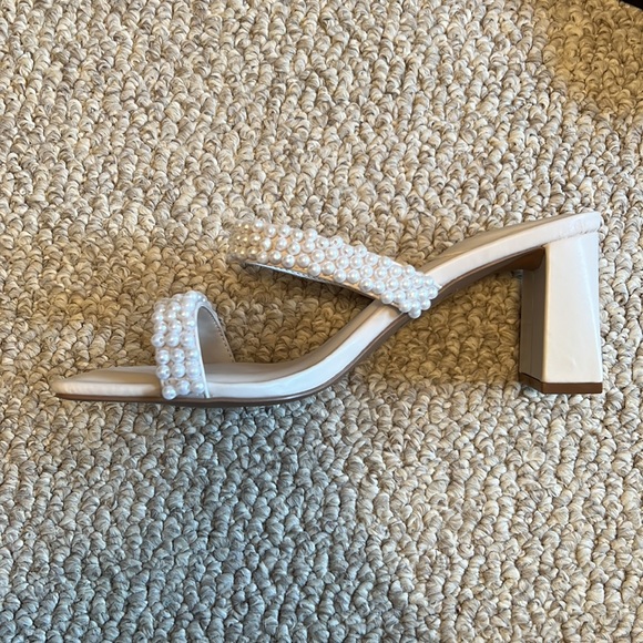 Open toe pearl block heels - Picture 2 of 3